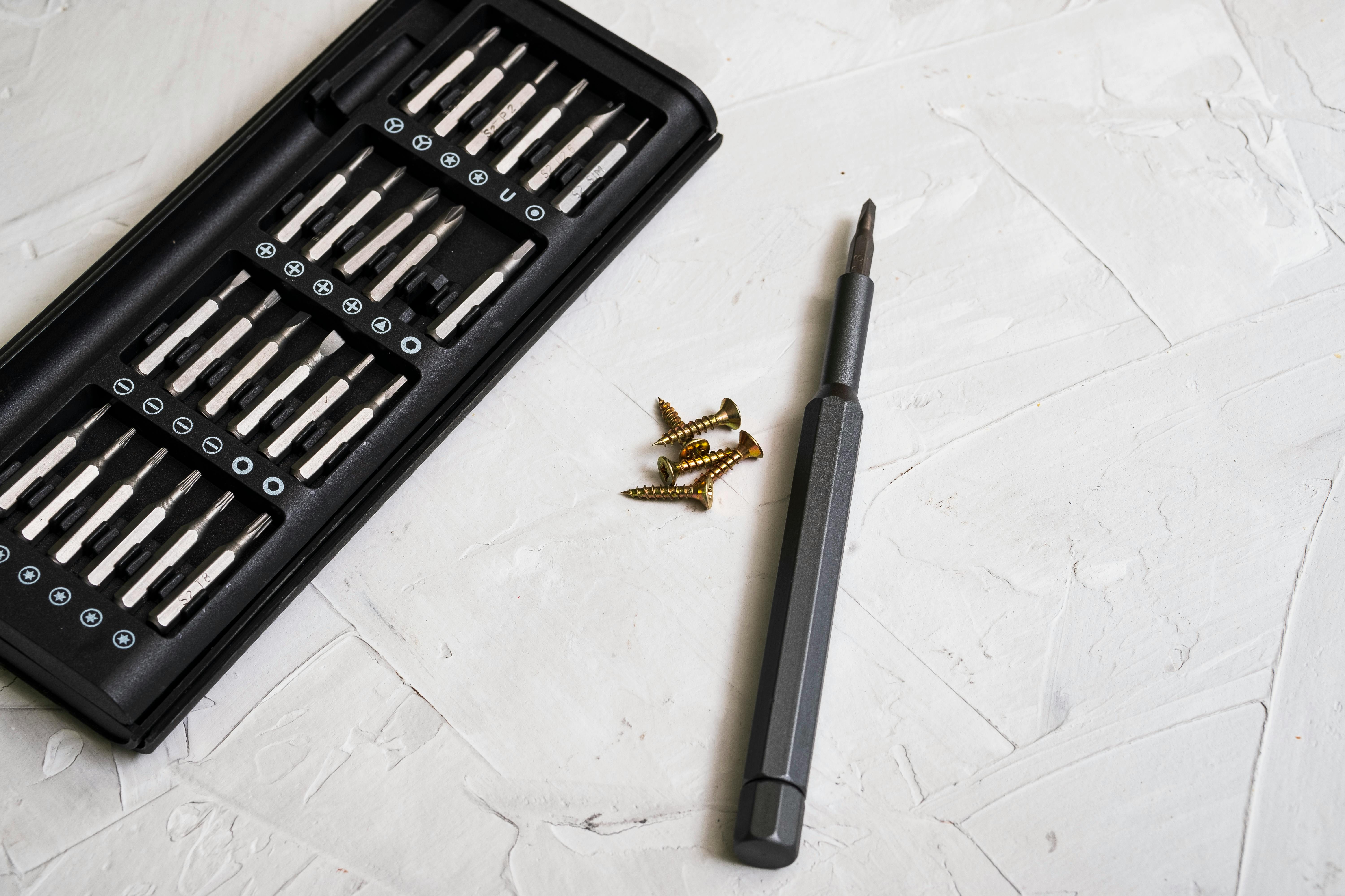 Philips Hue Smart Lighting Starter Kit In-Depth Review: Pros and Cons